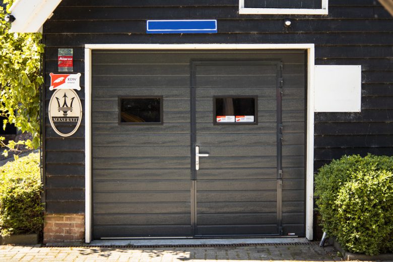 Garagedeur met loopdeur