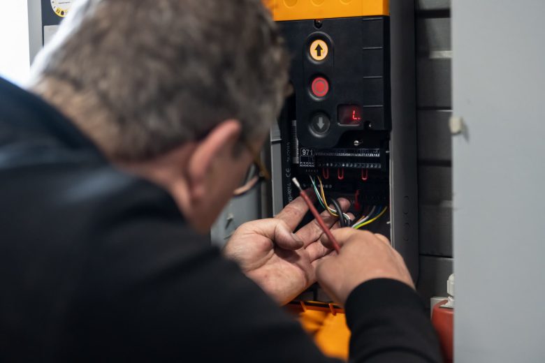 Servicemonteur bedrijfsdeuren 🔧