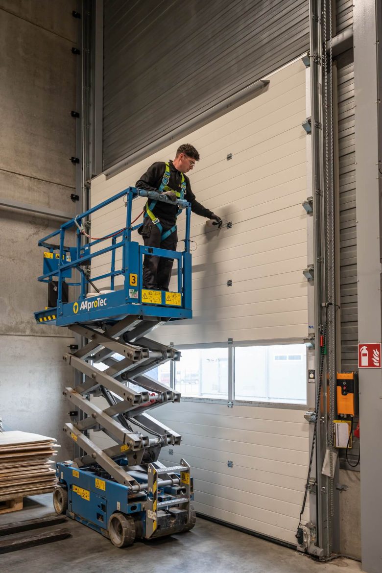 Montagemonteur bedrijfsdeuren 🛠️